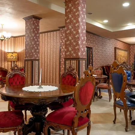 Real Hotel *