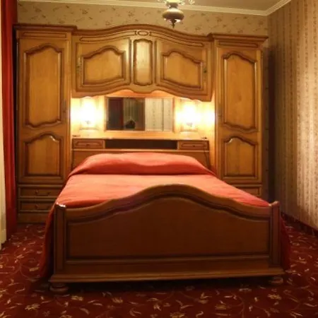 Real Hotel *