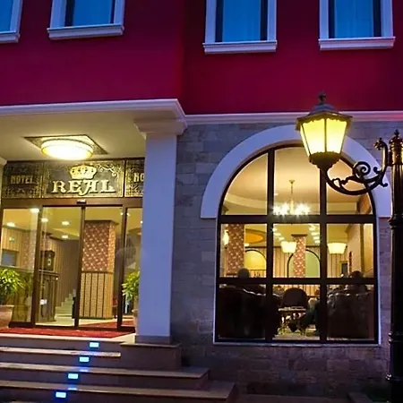 Real Hotel *