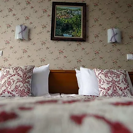 Real Hotel *