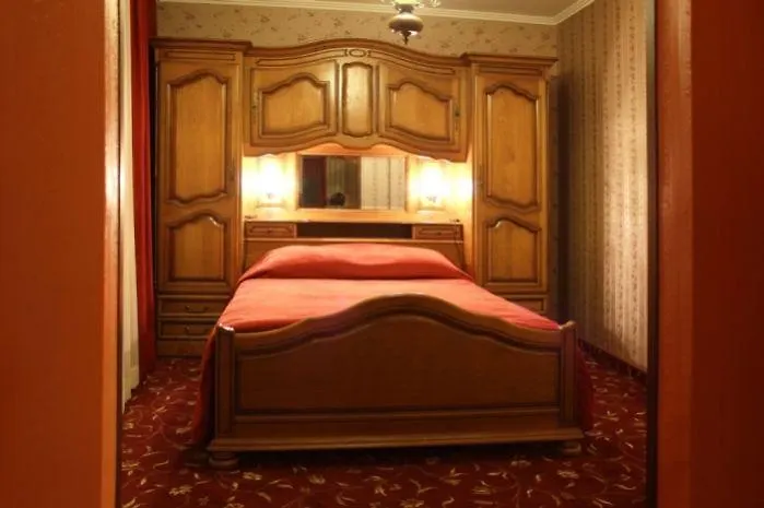 Real Hotel *